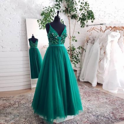 Green Tulle Prom Dress Long V-neck Spaghetti Strap..
