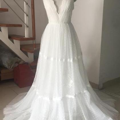 White Tulle A-line Bohemian Wedding Dresses V-neck..