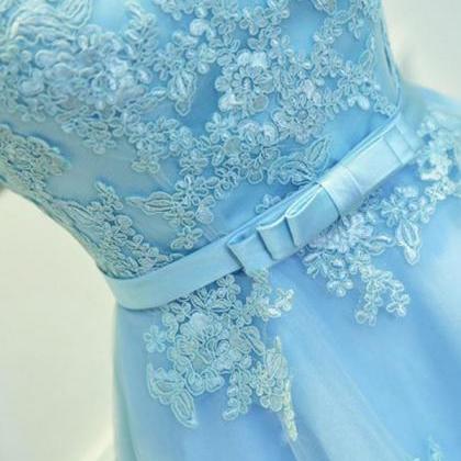 Light blue lace tulle short prom dr..