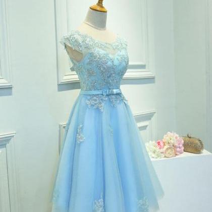 Light blue lace tulle short prom dr..