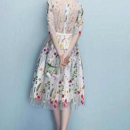Lace Floral Elegant 1/2 Sleeves Knee Length Round..