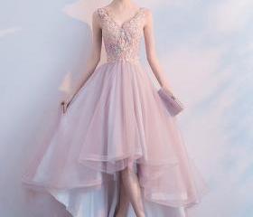 Cute A Line V Neck Light Pink Tulle Prom Dresses with Appliques Y1474