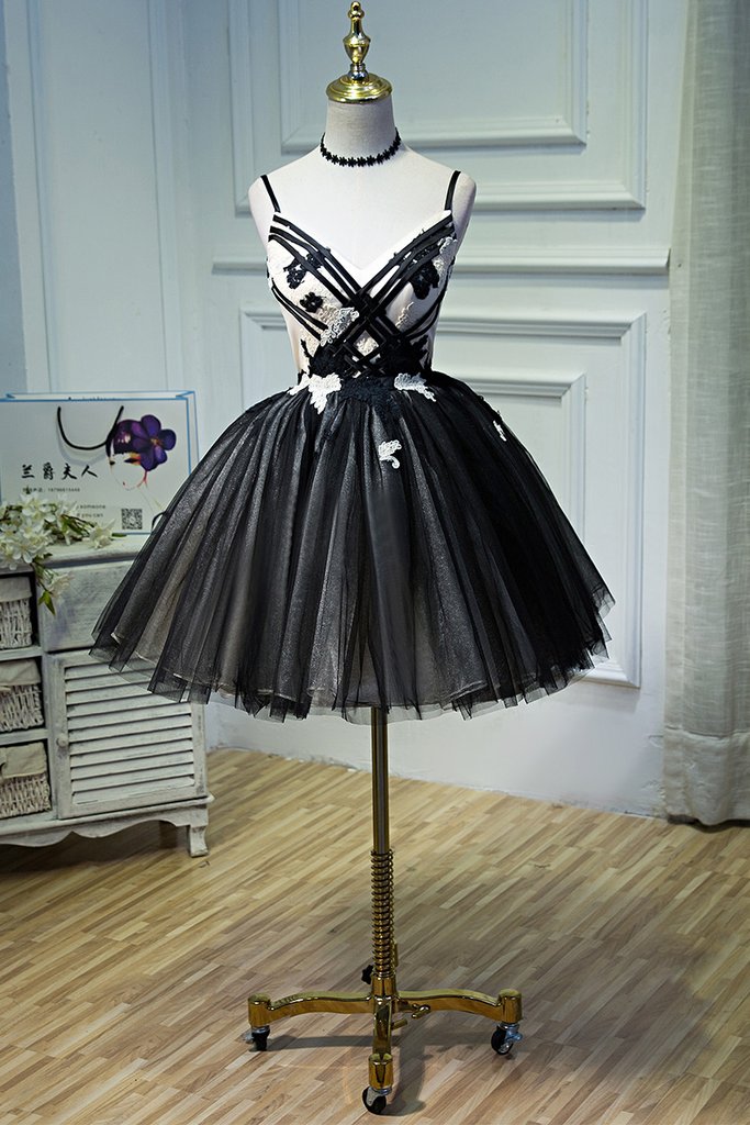 A Line Spaghetti Straps Tulle Black Short Homecoming Dress With Appliques