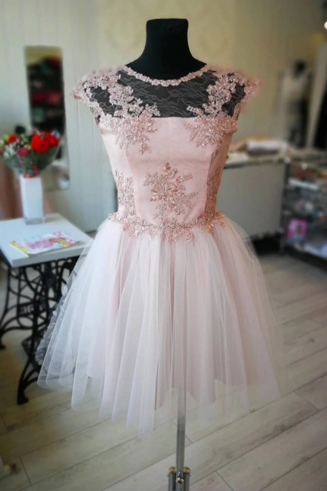 Pink Tulle Round Neck Short Prom Dress, Bridesmaid Dress With Applique
